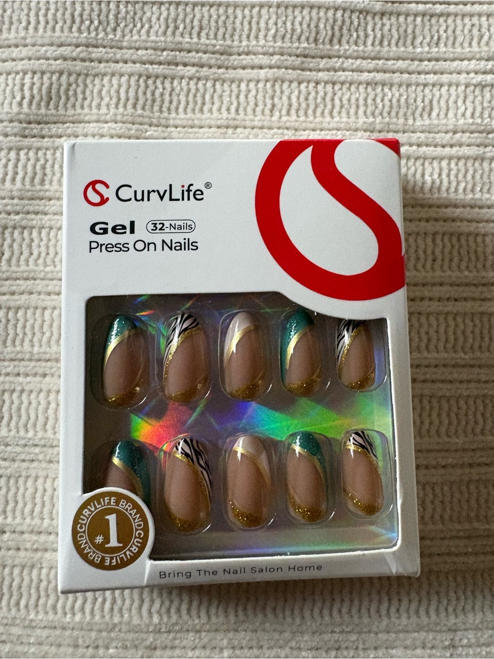 Curvlife Green and Gold Gel Press On Nails - 32 Pack